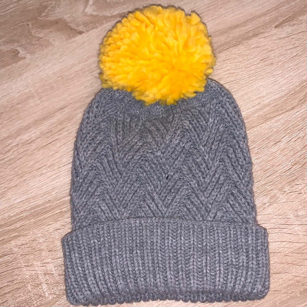 DSG beanie! yellow Pom Pom and gray hat